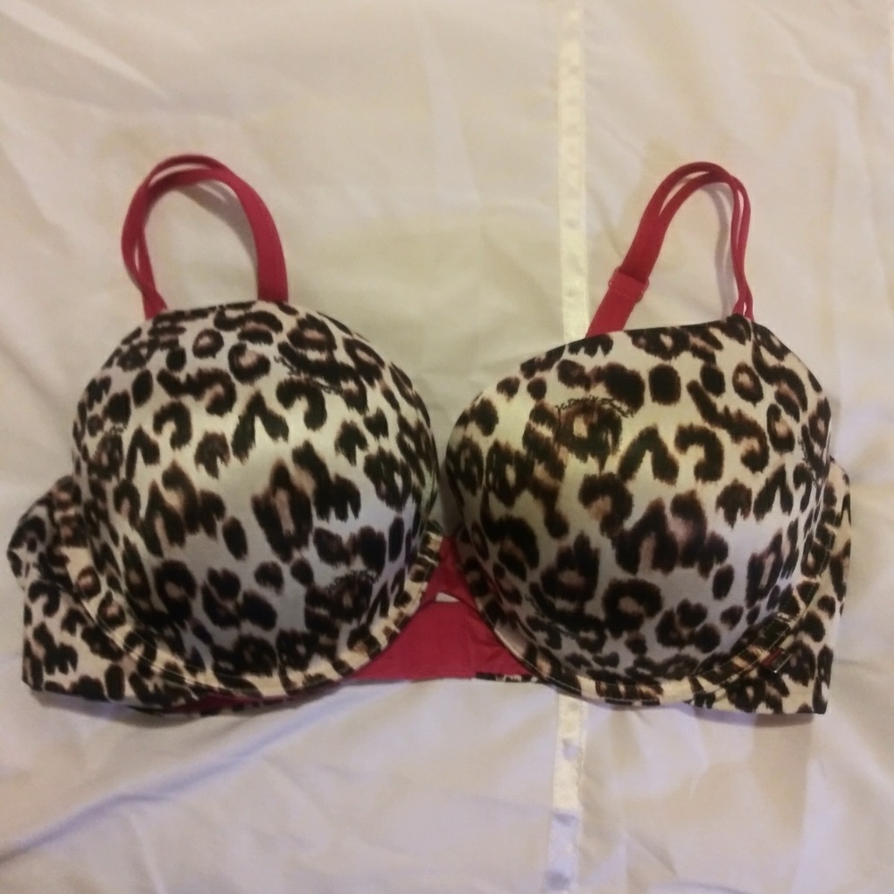Victoria secret bra.